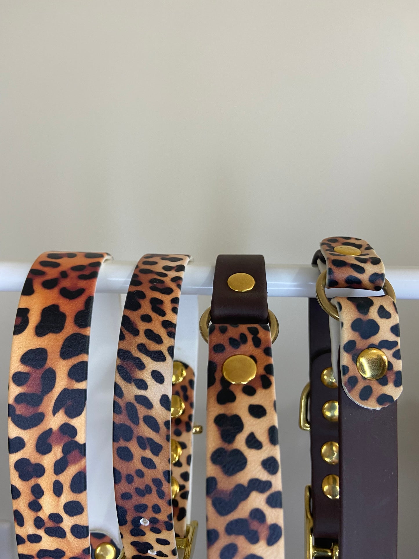 Collier en biothane à motifs léopard