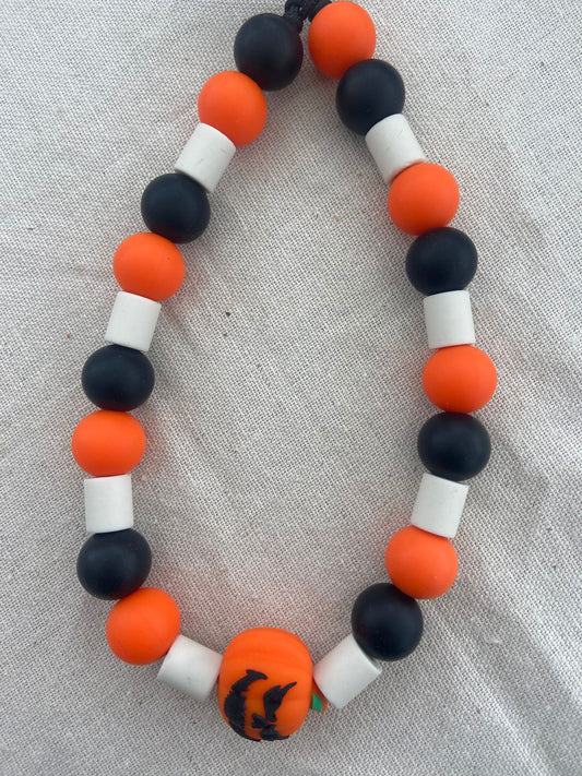 Collier antiparasitaire en perles - halloween