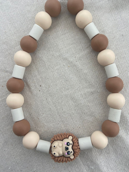 Collier antiparasitaire en perles - hérisson