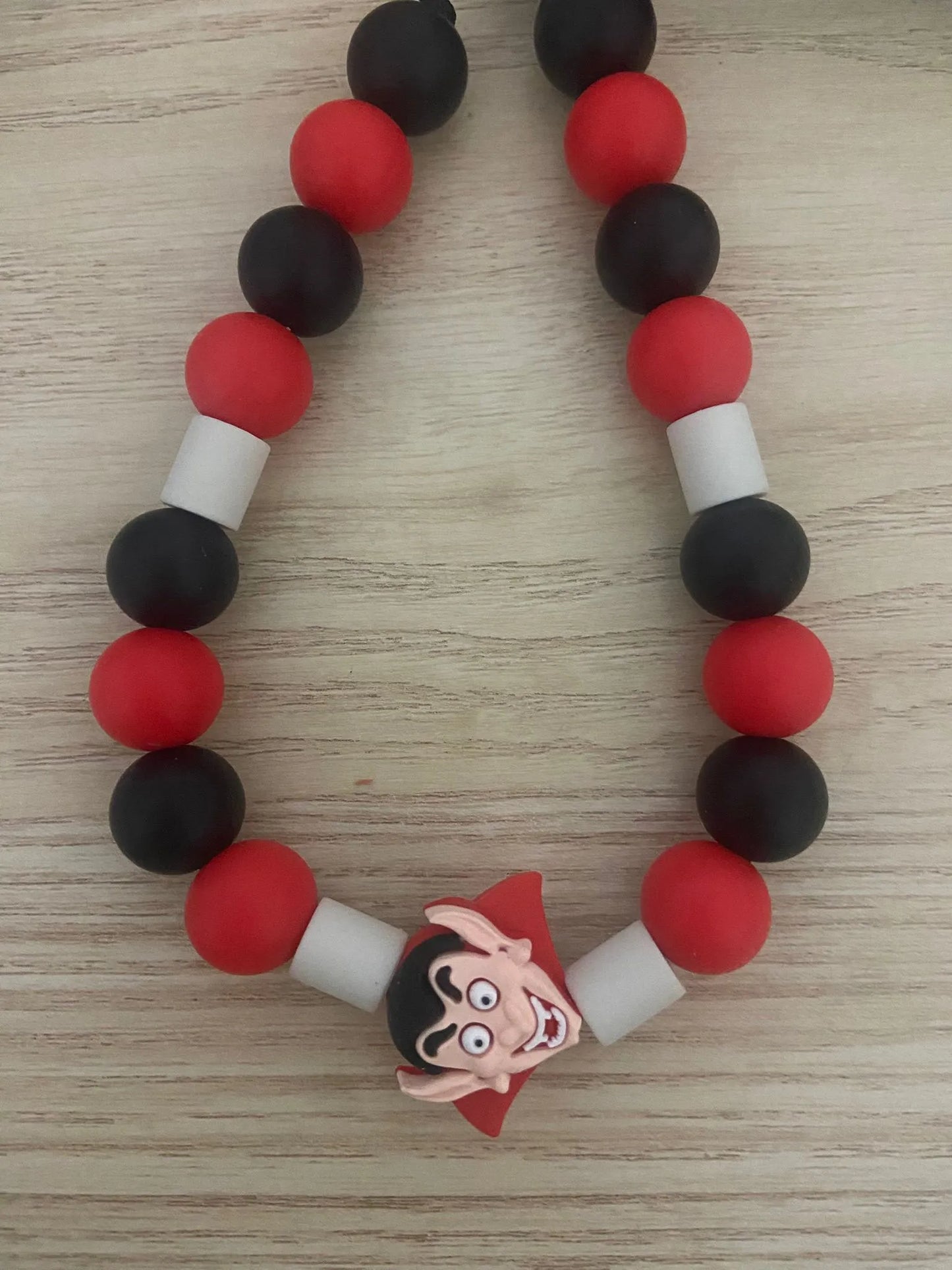 Collier antiparasitaire en perles - vampire